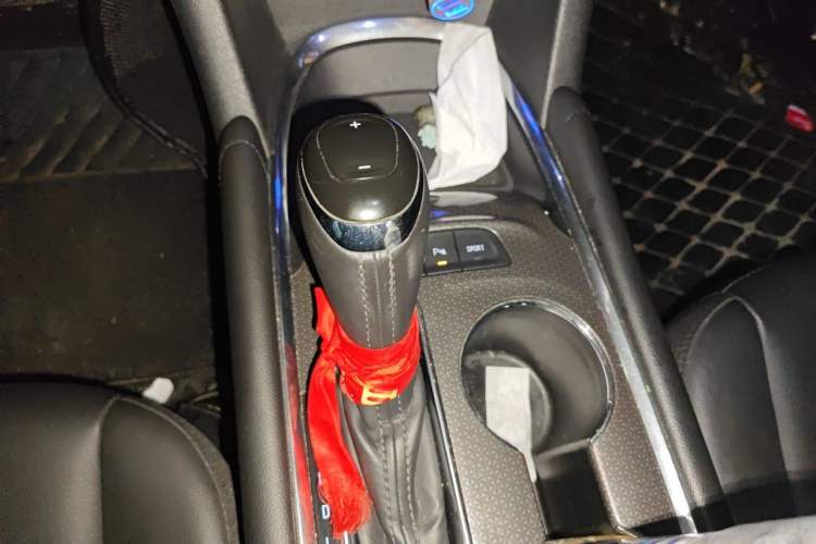 Used Chevrolet Malibu XL 2018 530T Automatic RuiChi Edition Gear Lever