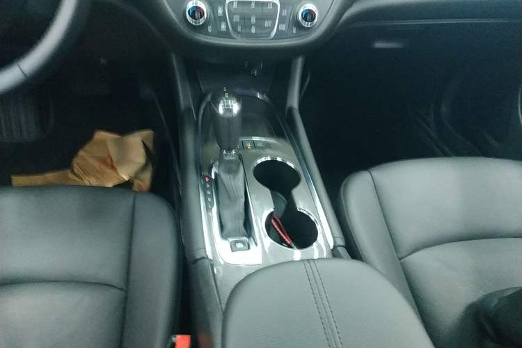 Used Chevrolet Malibu XL 2018 530T Automatic RuiChi Edition Gear Lever