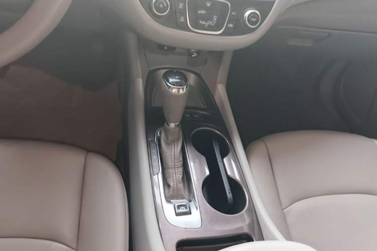 Used Chevrolet Malibu XL 2018 530T Automatic Luxury Edition Gear Lever