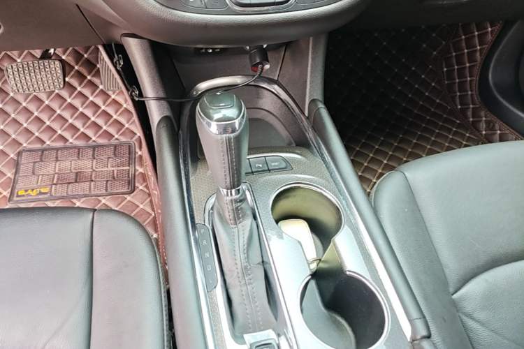 Used Chevrolet Malibu XL 2018 530T Automatic Ruiyi Edition Gear Lever