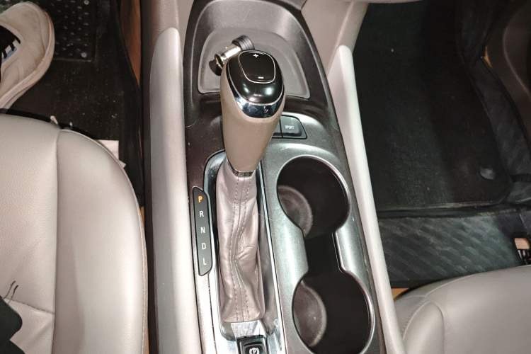 Used Chevrolet Malibu XL 2018 530T Automatic Luxury Edition Gear Lever