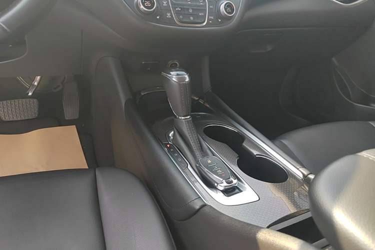 Used Chevrolet Malibu XL 2018 530T Automatic RuiChi Edition Gear Lever