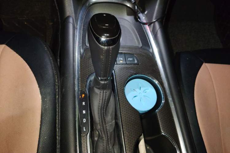 Used Chevrolet Malibu XL 2018 530T Automatic RuiChi Edition Gear Lever