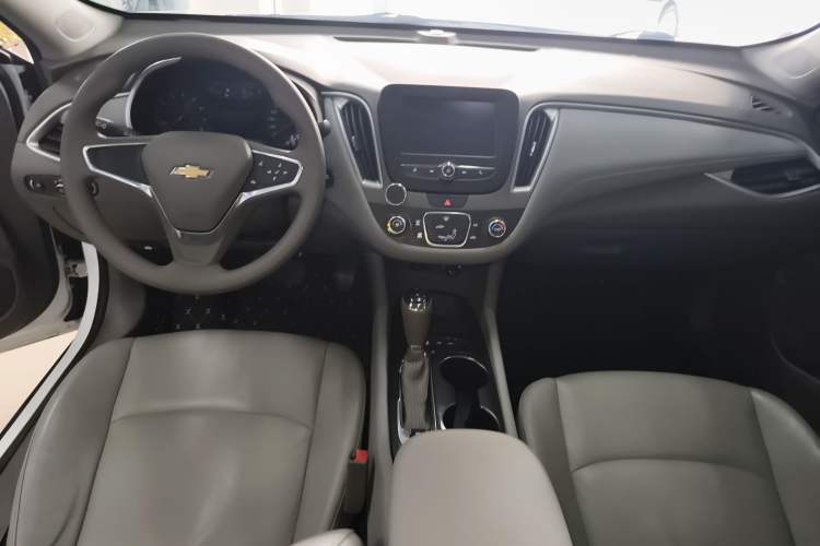 Used Chevrolet Malibu XL 2018 530T Automatic Luxury Edition Interior 2