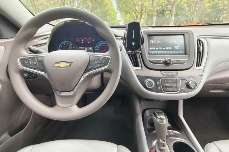Used Chevrolet Malibu XL 2018 530T Automatic Luxury Edition Interior 2