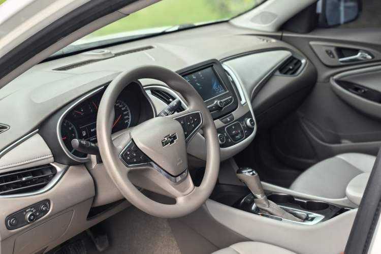 Used Chevrolet Malibu XL 2018 530T Automatic Luxury Edition Interior 3