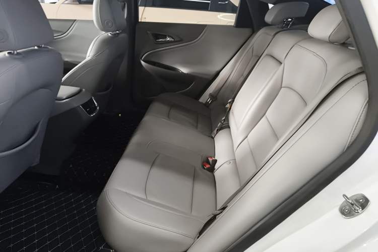 Used Chevrolet Malibu XL 2018 530T Automatic Luxury Edition Interior 4