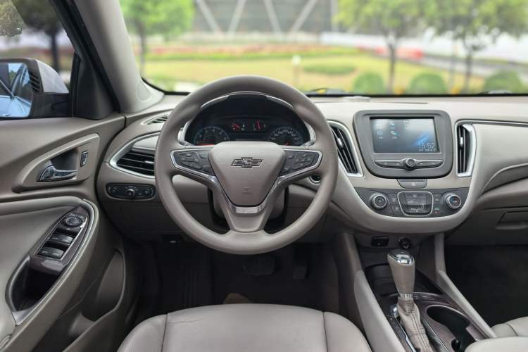 Used Chevrolet Malibu XL 2018 530T Automatic Luxury Edition Interior 4