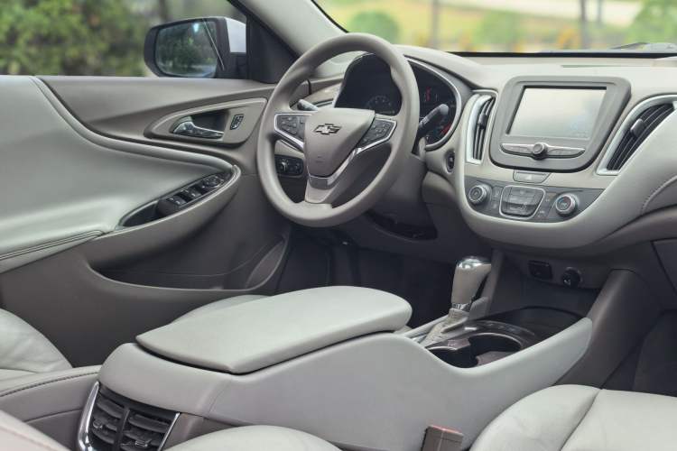 Used Chevrolet Malibu XL 2018 530T Automatic Luxury Edition Interior 5