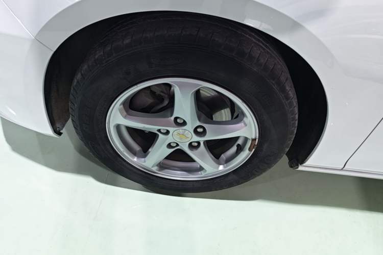 Used Chevrolet Malibu XL 2018 530T Automatic Luxury Edition Left Front Wheel Hub