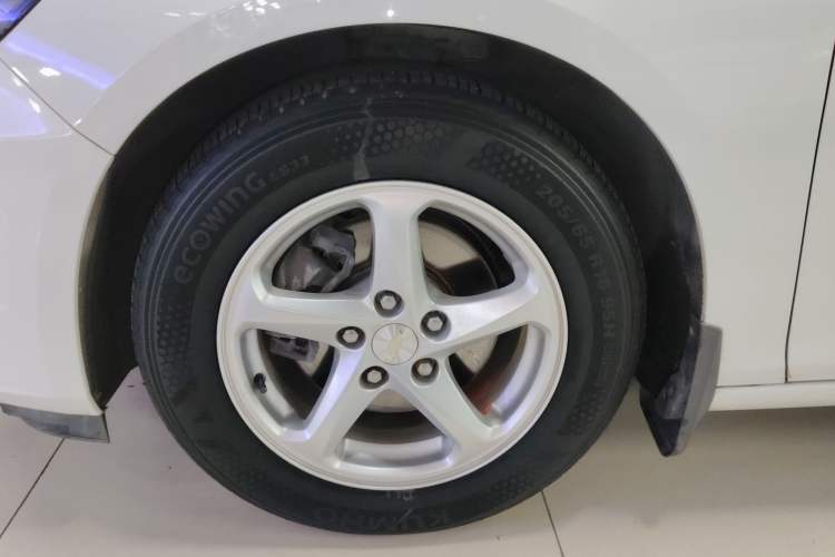 Used Chevrolet Malibu XL 2018 530T Automatic Luxury Edition Left Front Wheel Hub