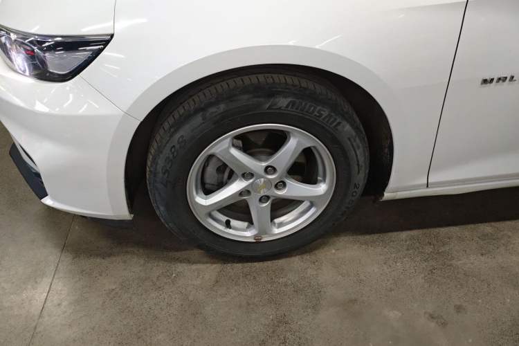Used Chevrolet Malibu XL 2018 530T Automatic Luxury Edition Left Front Wheel Hub
