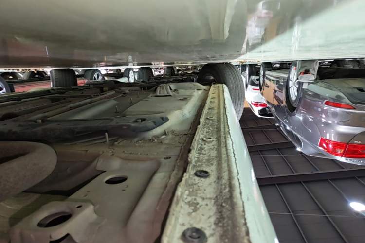 Used Chevrolet Malibu XL 2018 530T Automatic Luxury Edition Left Side Sill