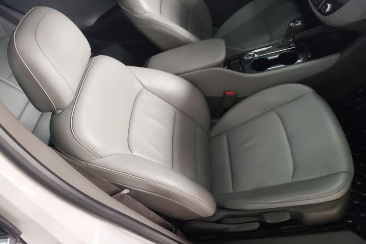 Used Chevrolet Malibu XL 2018 530T Automatic Luxury Edition Right Front Seat