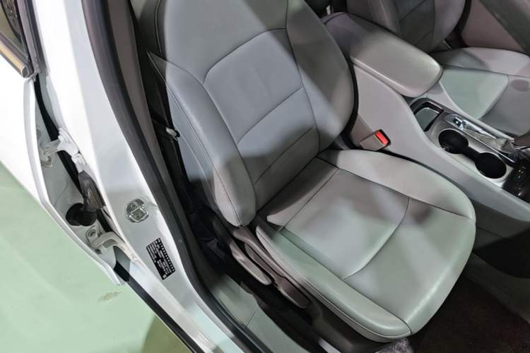 Used Chevrolet Malibu XL 2018 530T Automatic Luxury Edition Right Front Seat