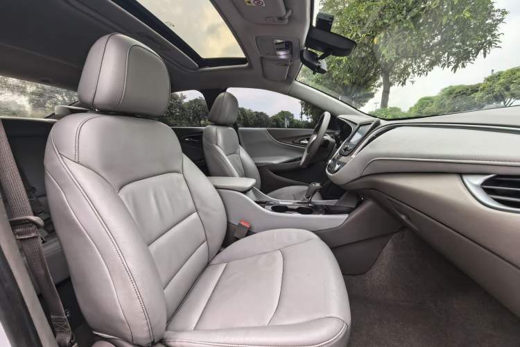 Used Chevrolet Malibu XL 2018 530T Automatic Luxury Edition Right Front Seat