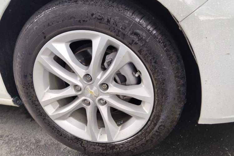 Used Chevrolet Malibu XL 2018 530T Automatic RuiChi Edition Right Front Wheel Hub