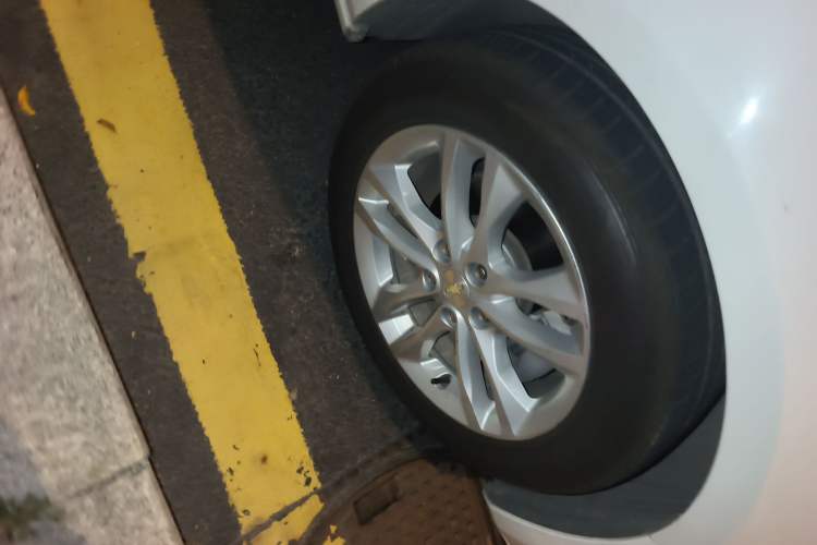 Used Chevrolet Malibu XL 2018 530T Automatic RuiChi Edition Right Front Wheel Hub