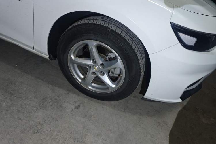 Used Chevrolet Malibu XL 2018 530T Automatic Luxury Edition Right Front Wheel Hub
