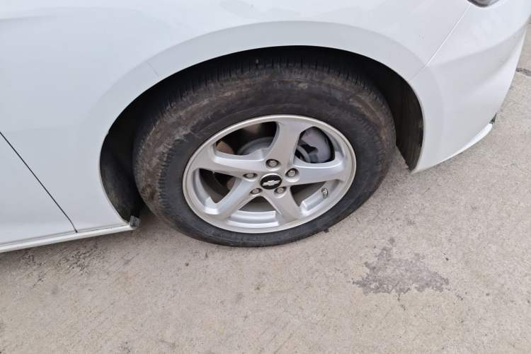 Used Chevrolet Malibu XL 2018 530T Automatic Luxury Edition Right Front Wheel Hub