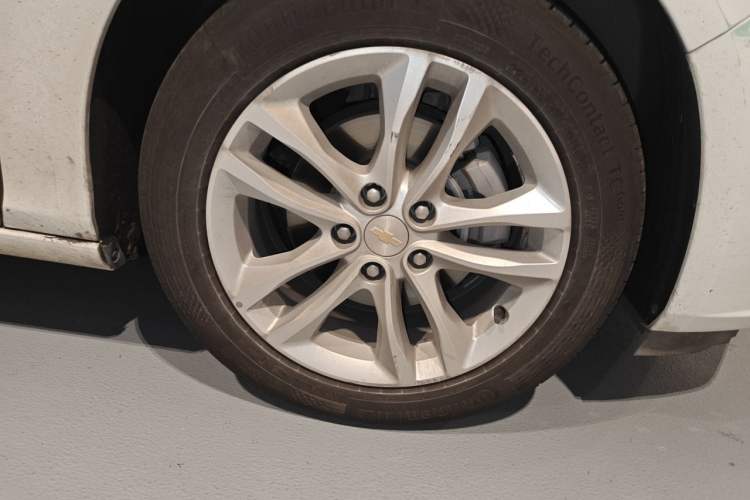 Used Chevrolet Malibu XL 2018 530T Automatic RuiChi Edition Right Front Wheel Hub
