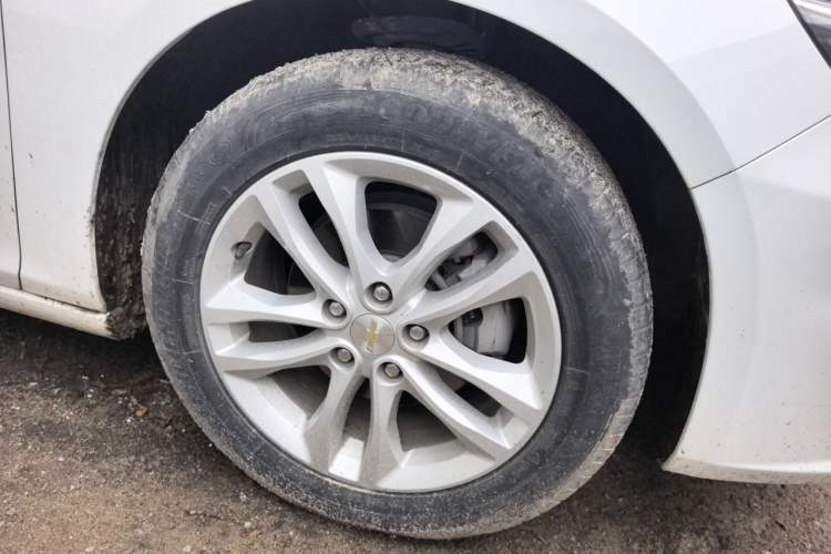 Used Chevrolet Malibu XL 2018 530T Automatic RuiChi Edition Right Front Wheel Hub