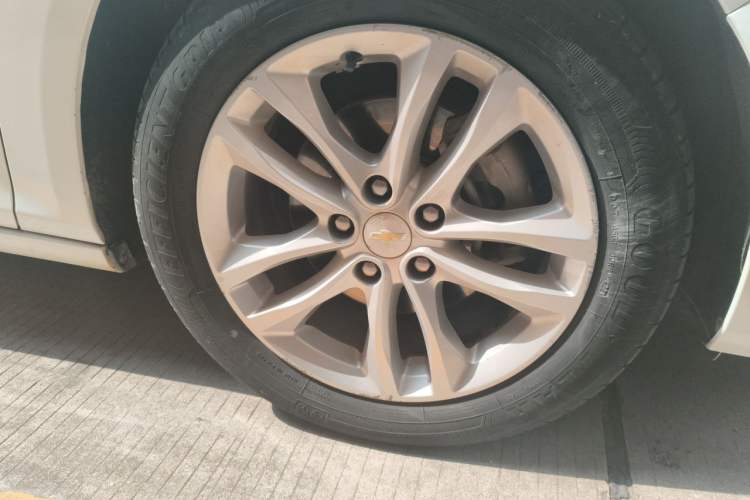 Used Chevrolet Malibu XL 2018 530T Automatic RuiChi Edition Right Front Wheel Hub