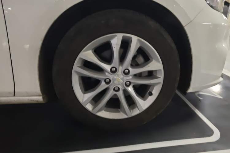 Used Chevrolet Malibu XL 2018 530T Automatic RuiChi Edition Right Front Wheel Hub