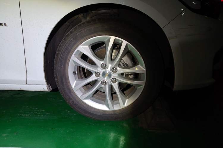 Used Chevrolet Malibu XL 2018 530T Automatic RuiChi Edition Right Front Wheel Hub