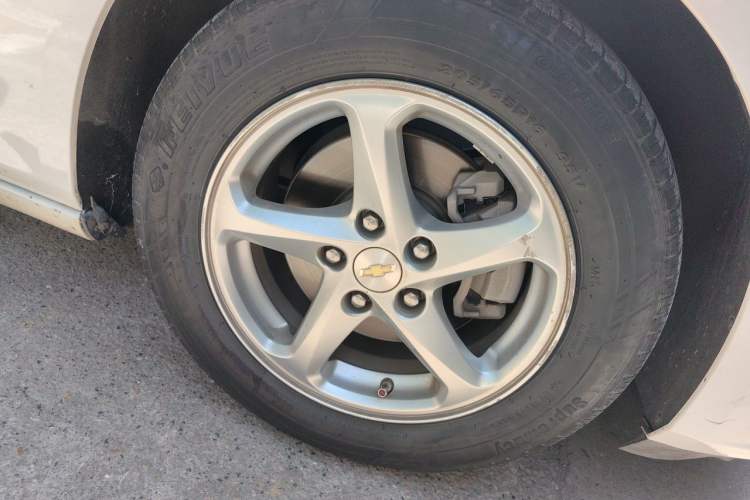 Used Chevrolet Malibu XL 2018 530T Automatic Luxury Edition Right Front Wheel Hub