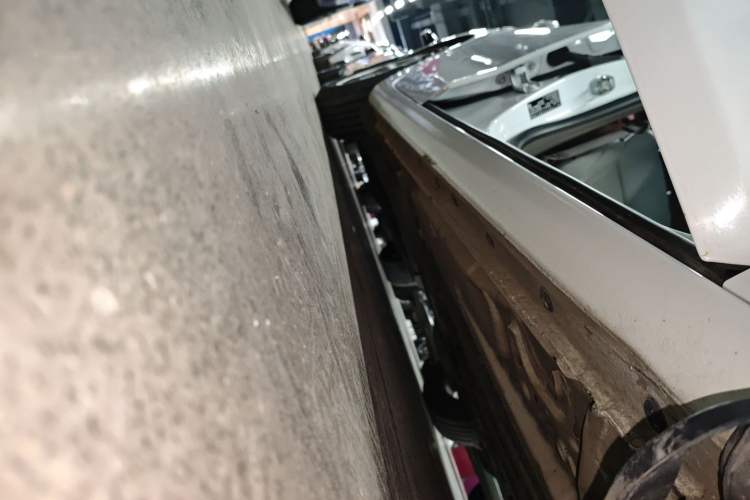 Used Chevrolet Malibu XL 2018 530T Automatic Luxury Edition Right Side Sill