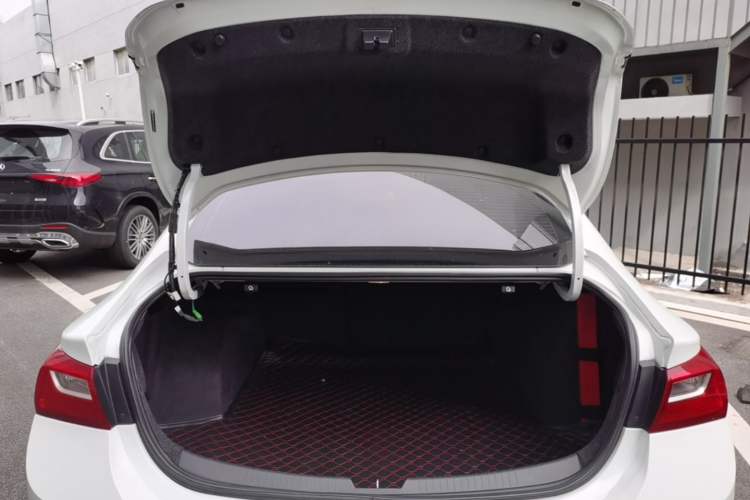 Used Chevrolet Malibu XL 2018 530T Automatic Luxury Edition Trunk