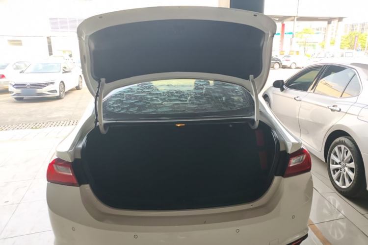 Used Chevrolet Malibu XL 2018 530T Automatic Luxury Edition Trunk