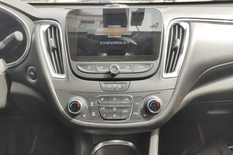 Used Chevrolet Malibu XL 2019 Redline 550T Automatic Sport Edition Audio And AC Panel