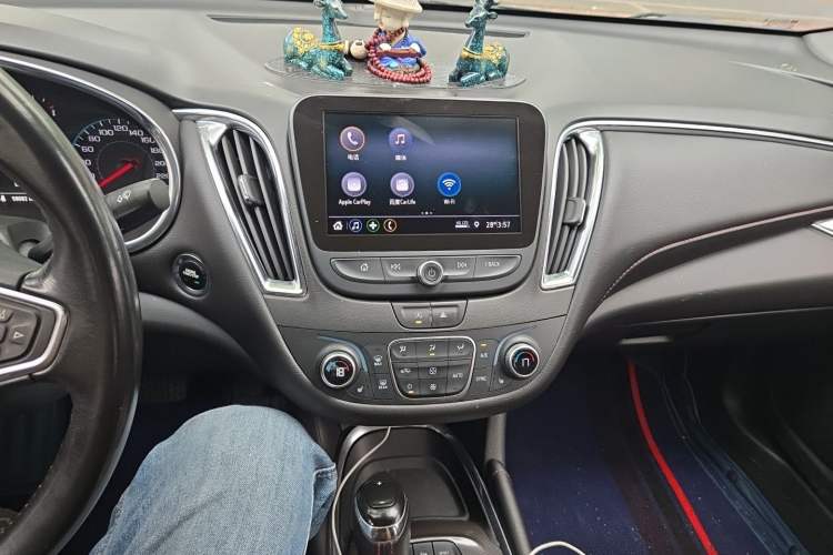 Used Chevrolet Malibu XL 2019 Redline 550T Automatic Sport Edition Audio And AC Panel