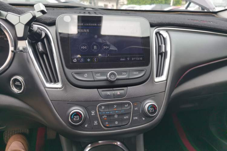 Used Chevrolet Malibu XL 2019 Redline 550T Automatic Sport Edition Audio And AC Panel