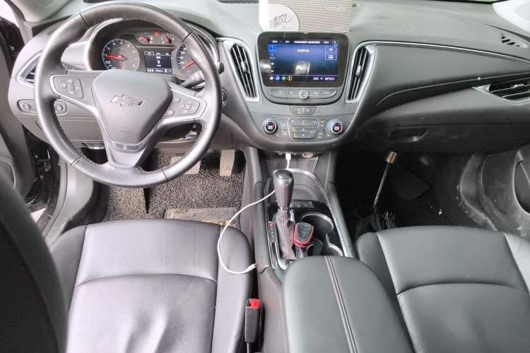 Used Chevrolet Malibu XL 2019 Redline 550T Automatic Sport Edition Center Console