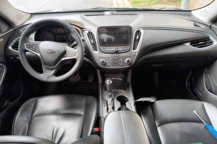 Used Chevrolet Malibu XL 2019 535T CVT Active Version Center Console
