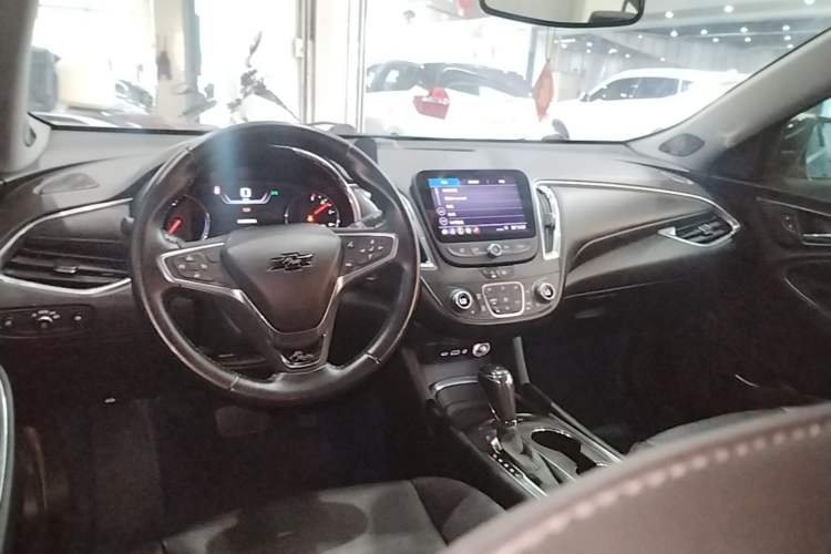 Used Chevrolet Malibu XL 2019 535T CVT RuiLian Edition Center Console