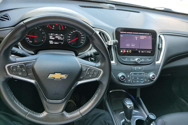 Used Chevrolet Malibu XL 2019 535T CVT Active Version Center Console