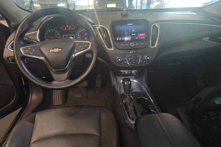 Used Chevrolet Malibu XL 2019 535T CVT Active Version Center Console
