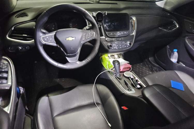 Used Chevrolet Malibu XL 2019 535T CVT Active Version Center Console
