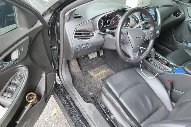 Used Chevrolet Malibu XL 2019 Redline 550T Automatic Sport Edition Driver Seat