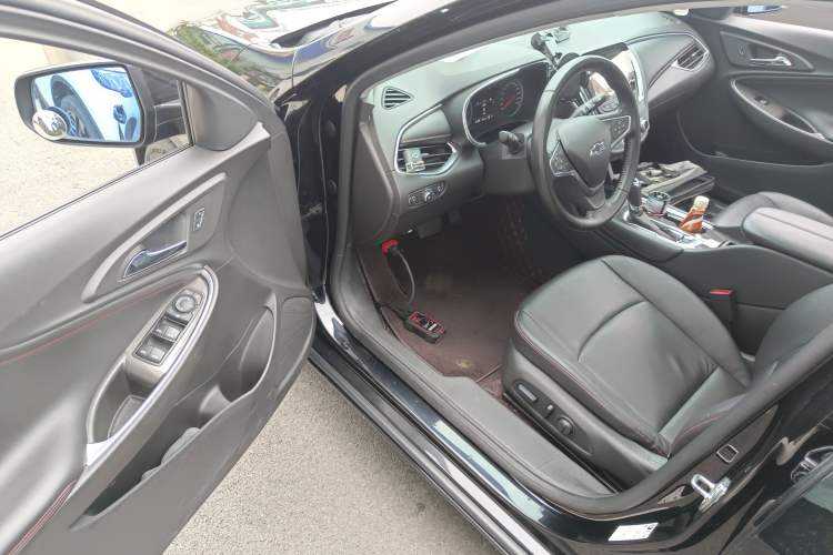 Used Chevrolet Malibu XL 2019 Redline 550T Automatic Sport Edition Driver Seat