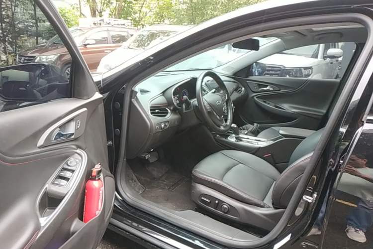 Used Chevrolet Malibu XL 2019 Redline 550T Automatic Sport Edition Driver Seat