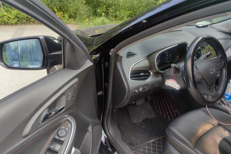 Used Chevrolet Malibu XL 2019 Redline 550T Automatic Smart Edition Driver Seat