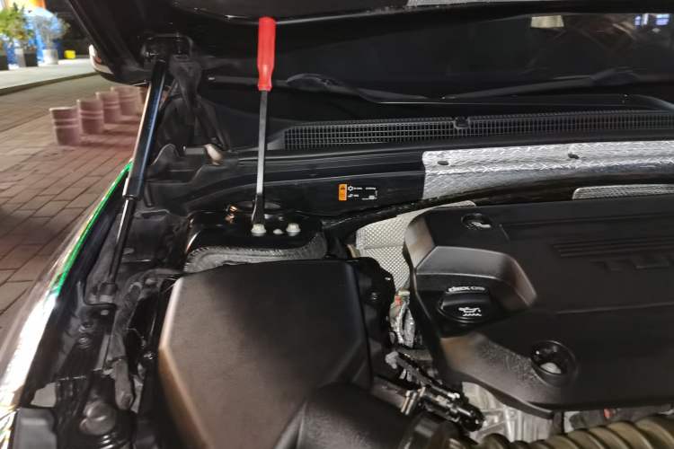 Used Chevrolet Malibu XL 2019 Redline 550T Automatic Smart Edition Engine Bay Right