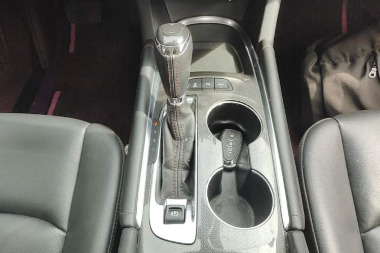 Used Chevrolet Malibu XL 2019 Redline 550T Automatic Sport Edition Gear Lever