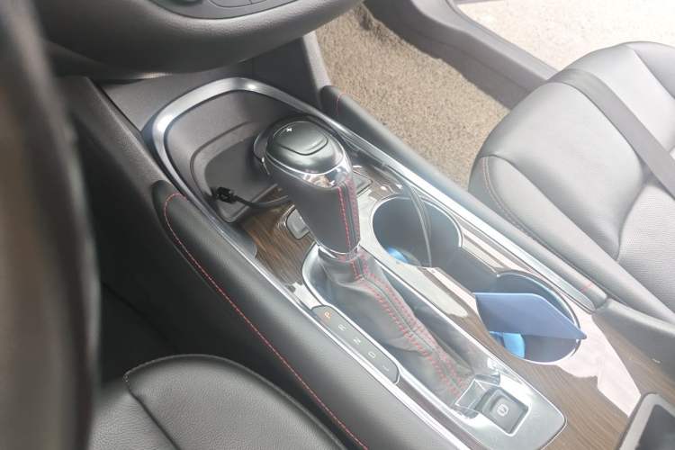 Used Chevrolet Malibu XL 2019 Redline 550T Automatic Smart Edition Gear Lever