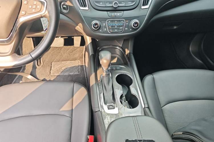 Used Chevrolet Malibu XL 2019 535T CVT Active Version Gear Lever